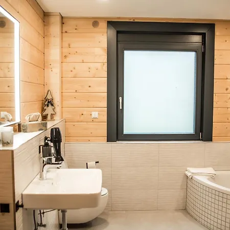 Eg Black Apartman *