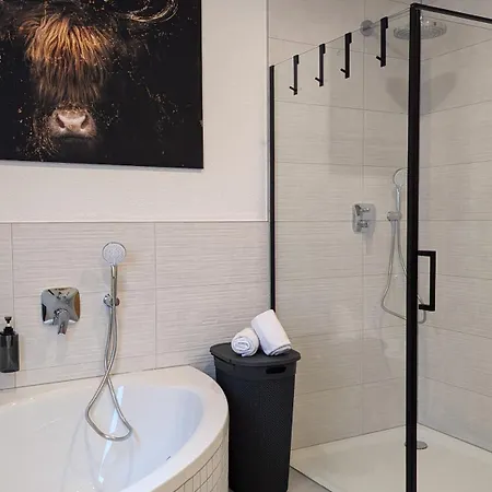 Eg Black Apartman *